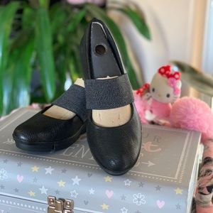 Clark’s Pola River Black leather wedge shoes